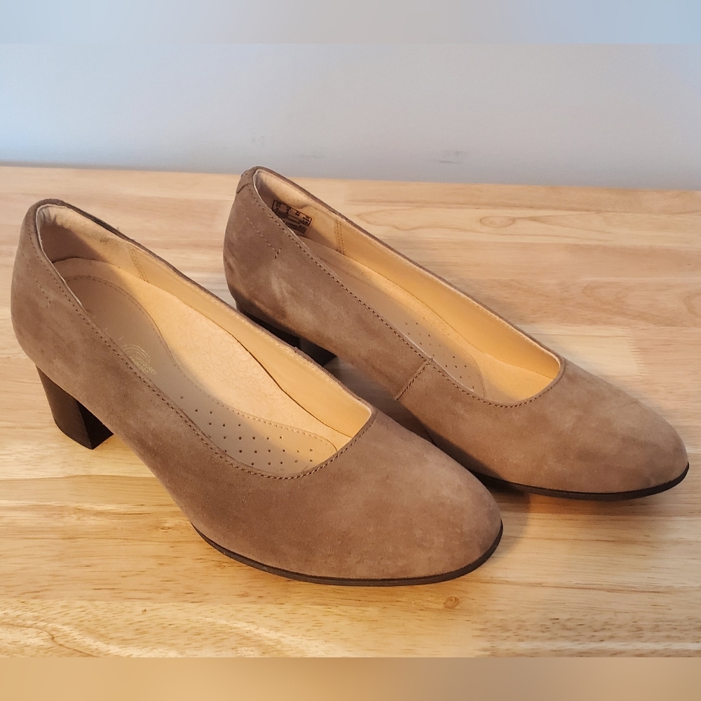 Clarks 'Linnae' Tan Suede Heel